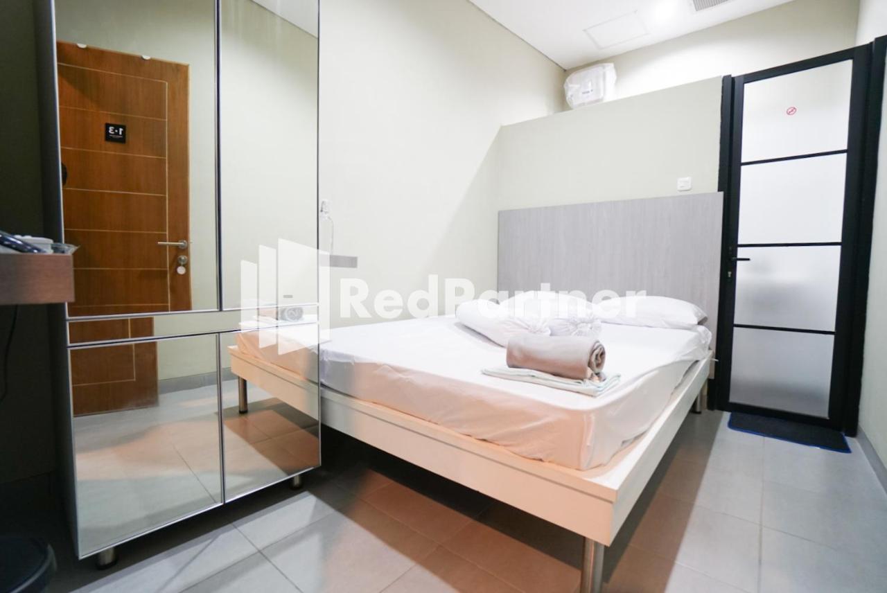 Hotel Tomang Gelong Syariah Mitra Reddoorz Jacarta