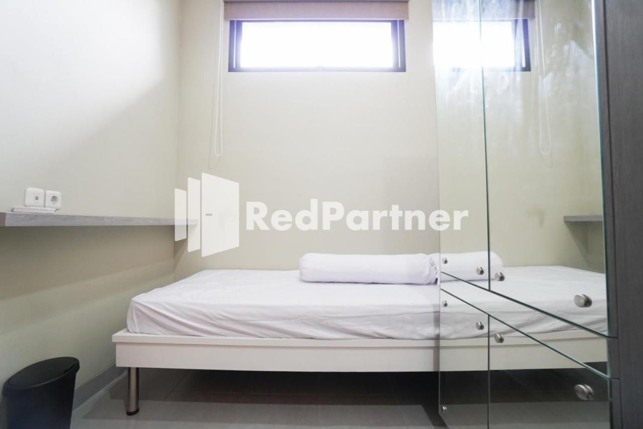 Tomang Gelong Syariah Mitra Reddoorz Hotel 2*