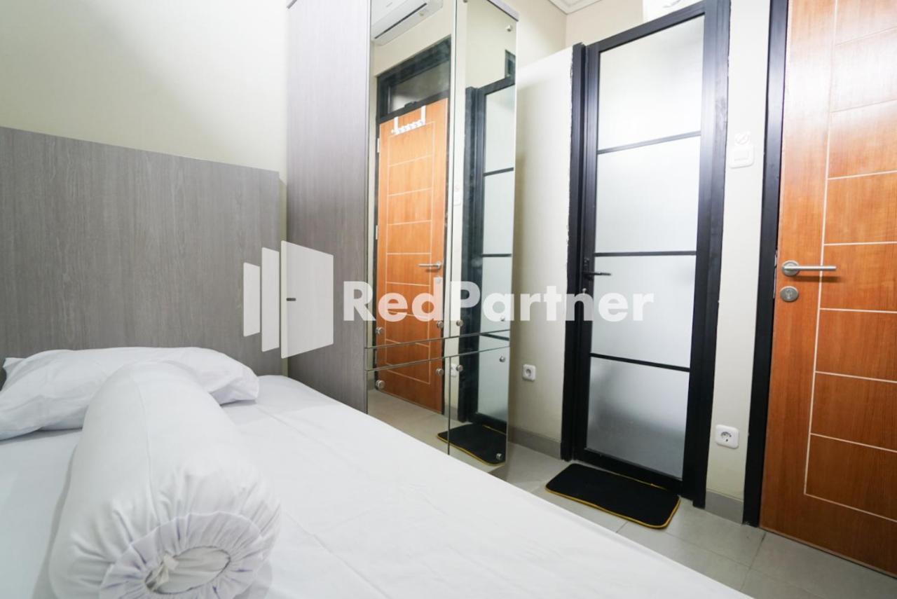 Tomang Gelong Syariah Mitra Reddoorz Hotel 2*