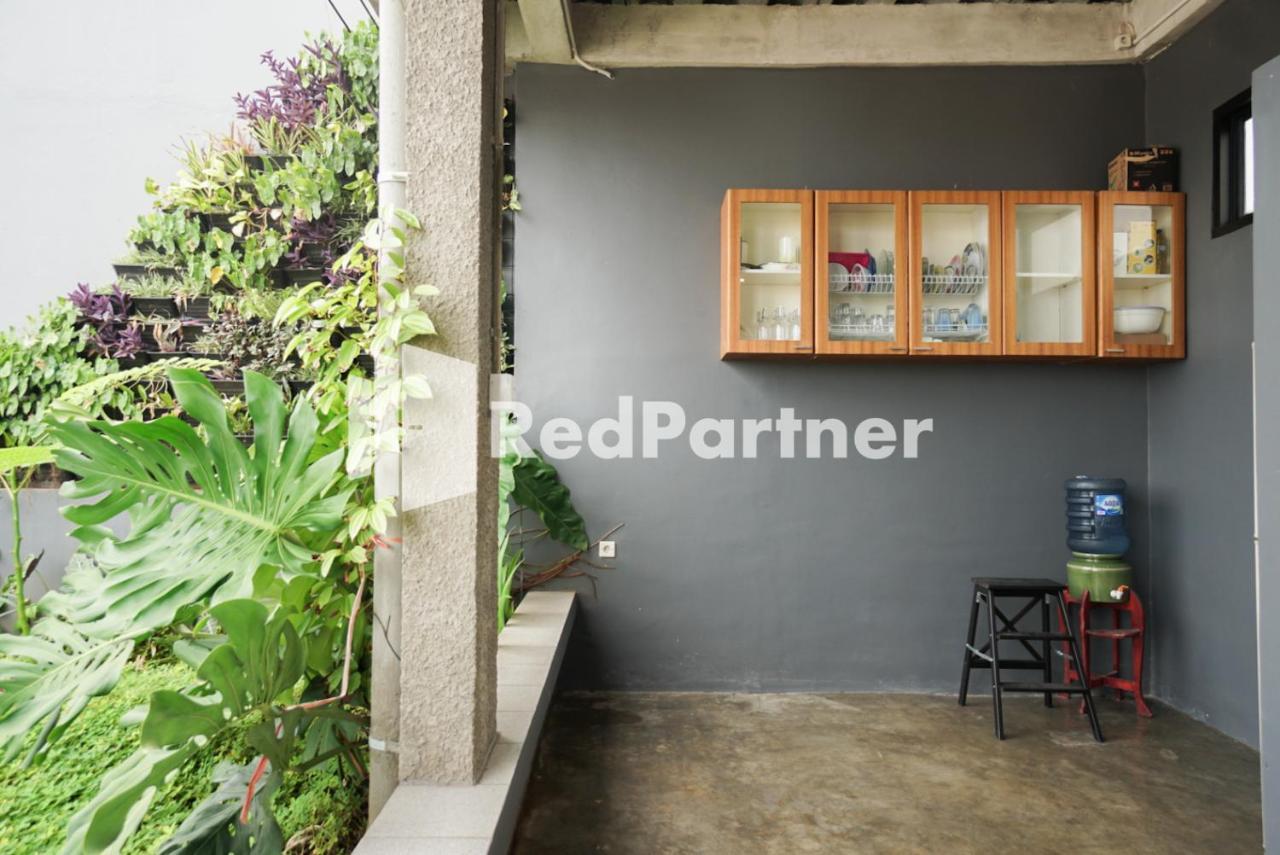 Hotel Tomang Gelong Syariah Mitra Reddoorz