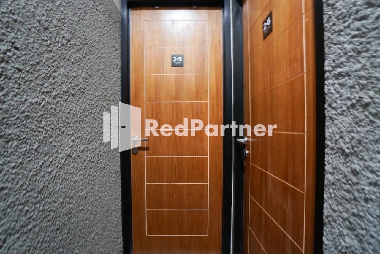 Tomang Gelong Syariah Mitra Reddoorz Hotel 2*