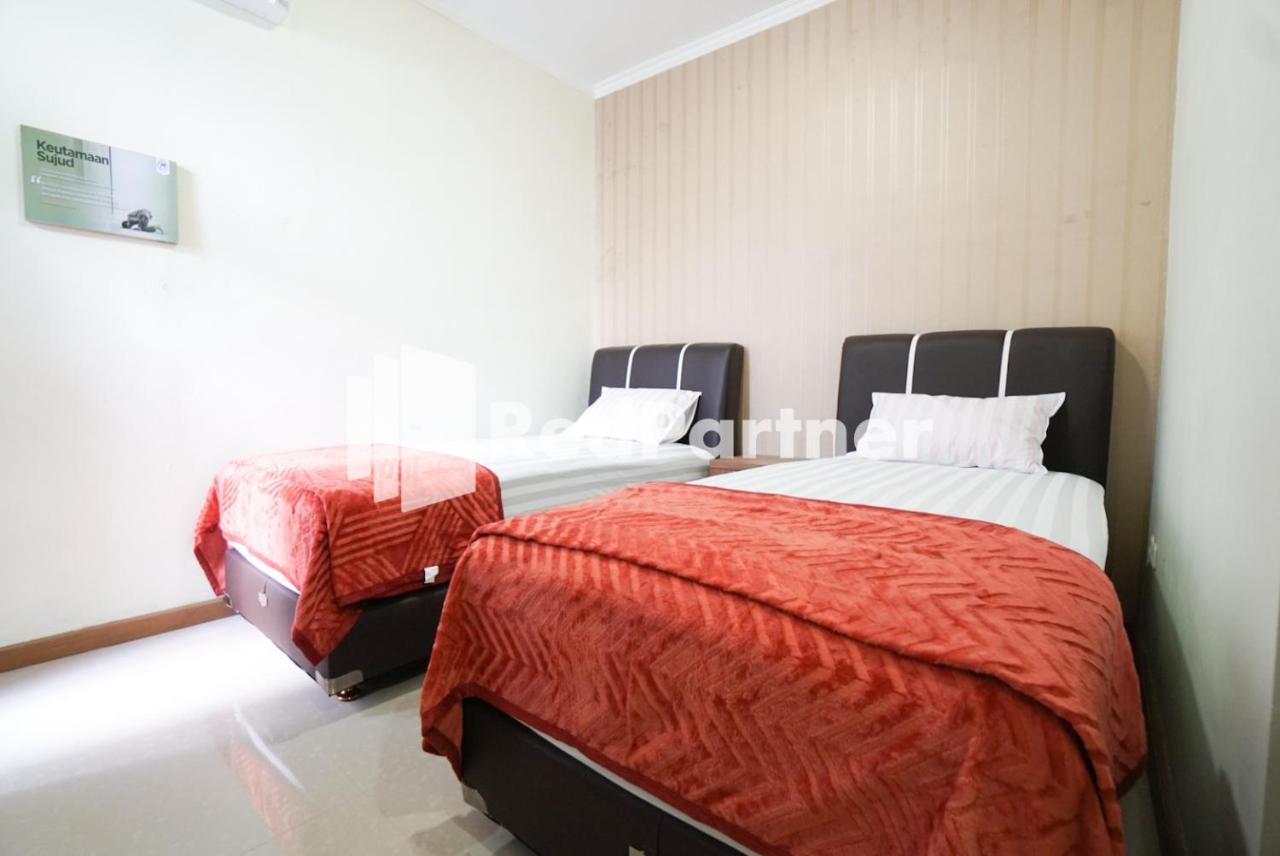 Fazza Syariah Mitra Reddoorz Hotel 2*