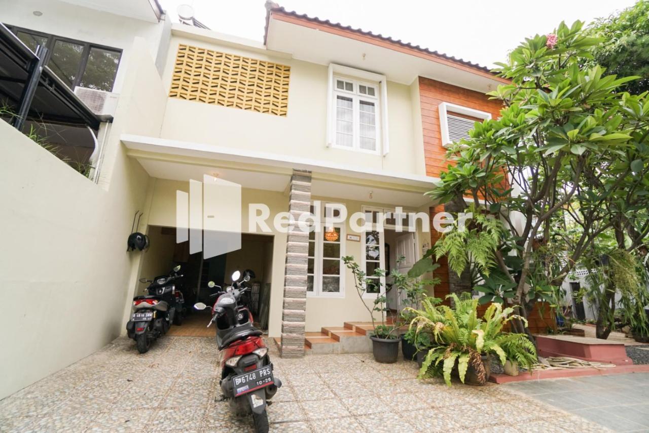 Hotel Fazza Syariah Mitra Reddoorz Jakarta