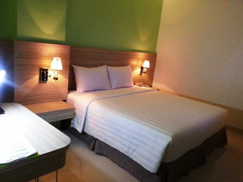 Whiz Prime Kelapa Gading Hotel