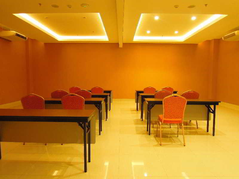 Hotel Whiz Prime Kelapa Gading 3*