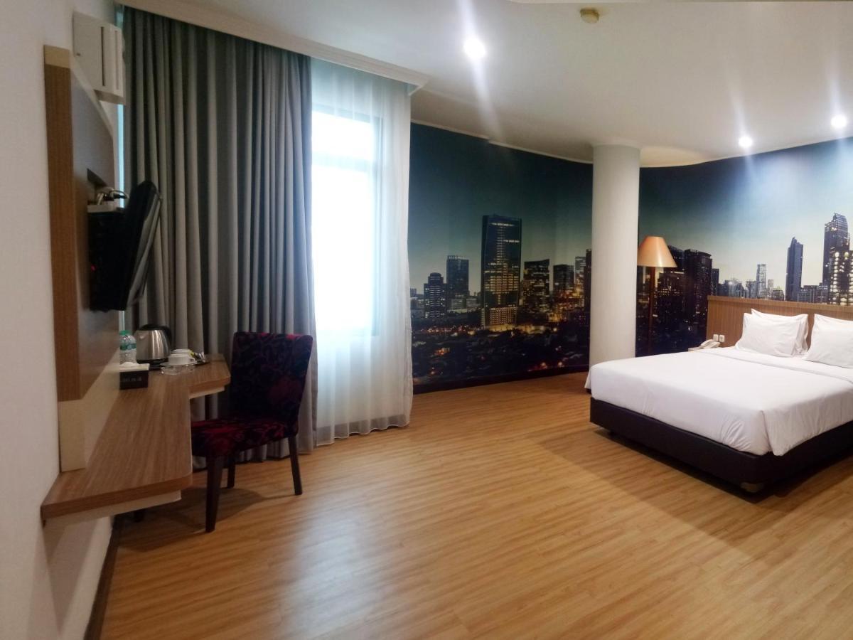 Sanno Pluit Hotel 3*