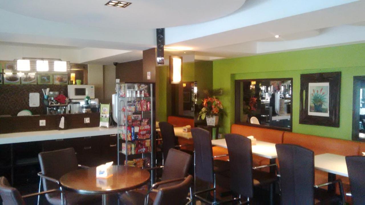Hotel Bamboo & Cafe