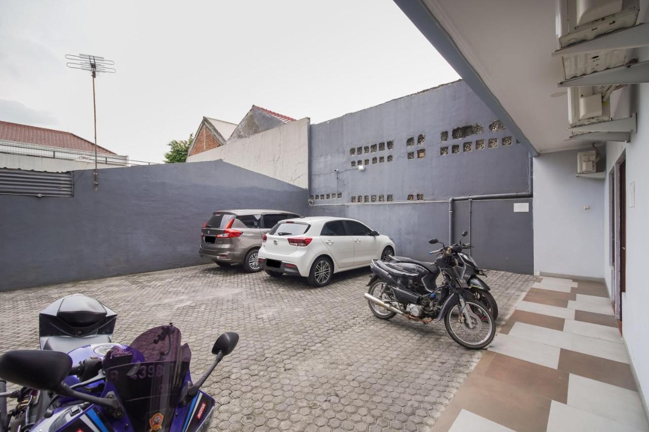 Urbanview Arafuru Duren Sawit Hotel 3*