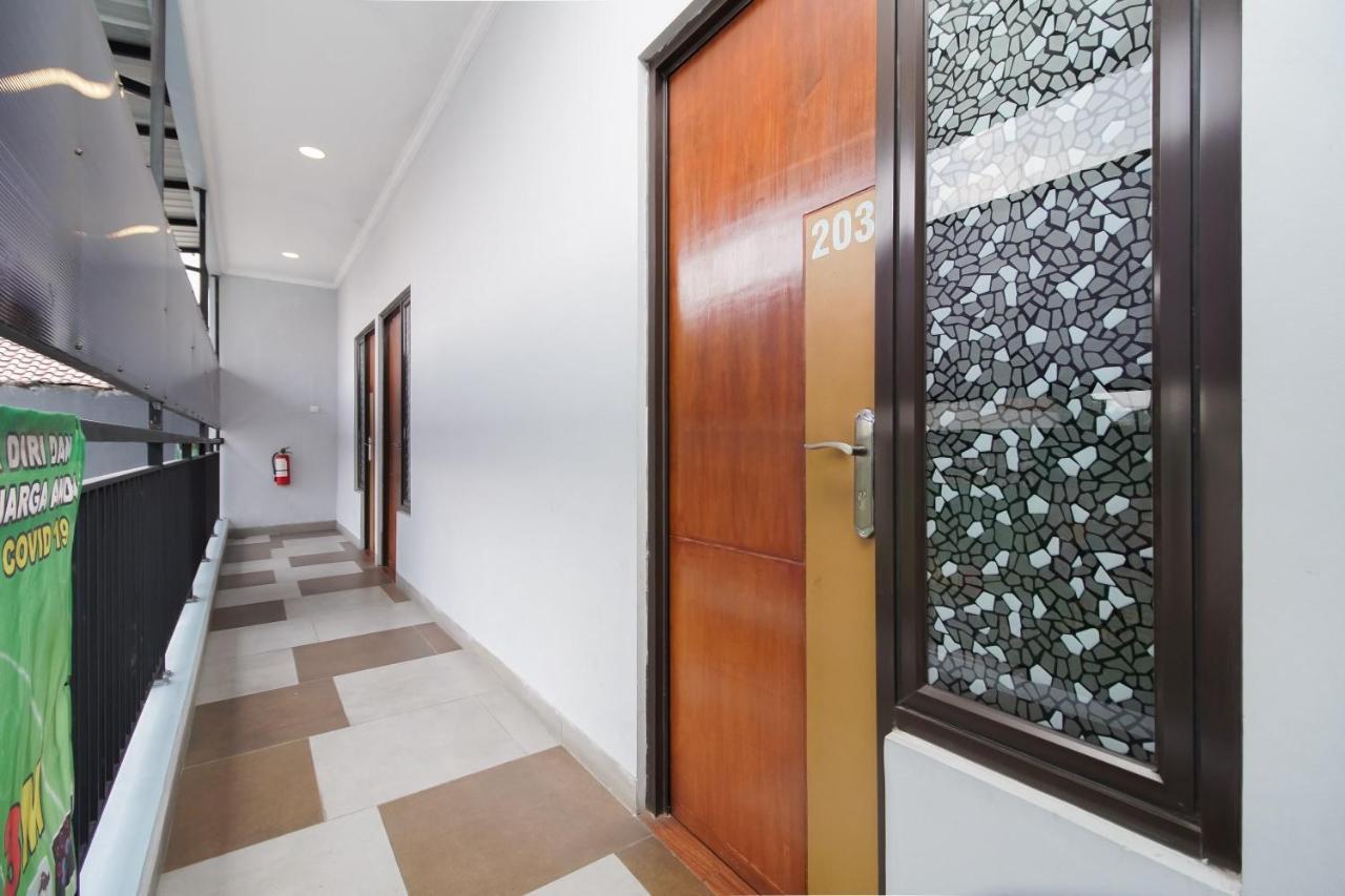 Urbanview Arafuru Duren Sawit 3* Jakarta