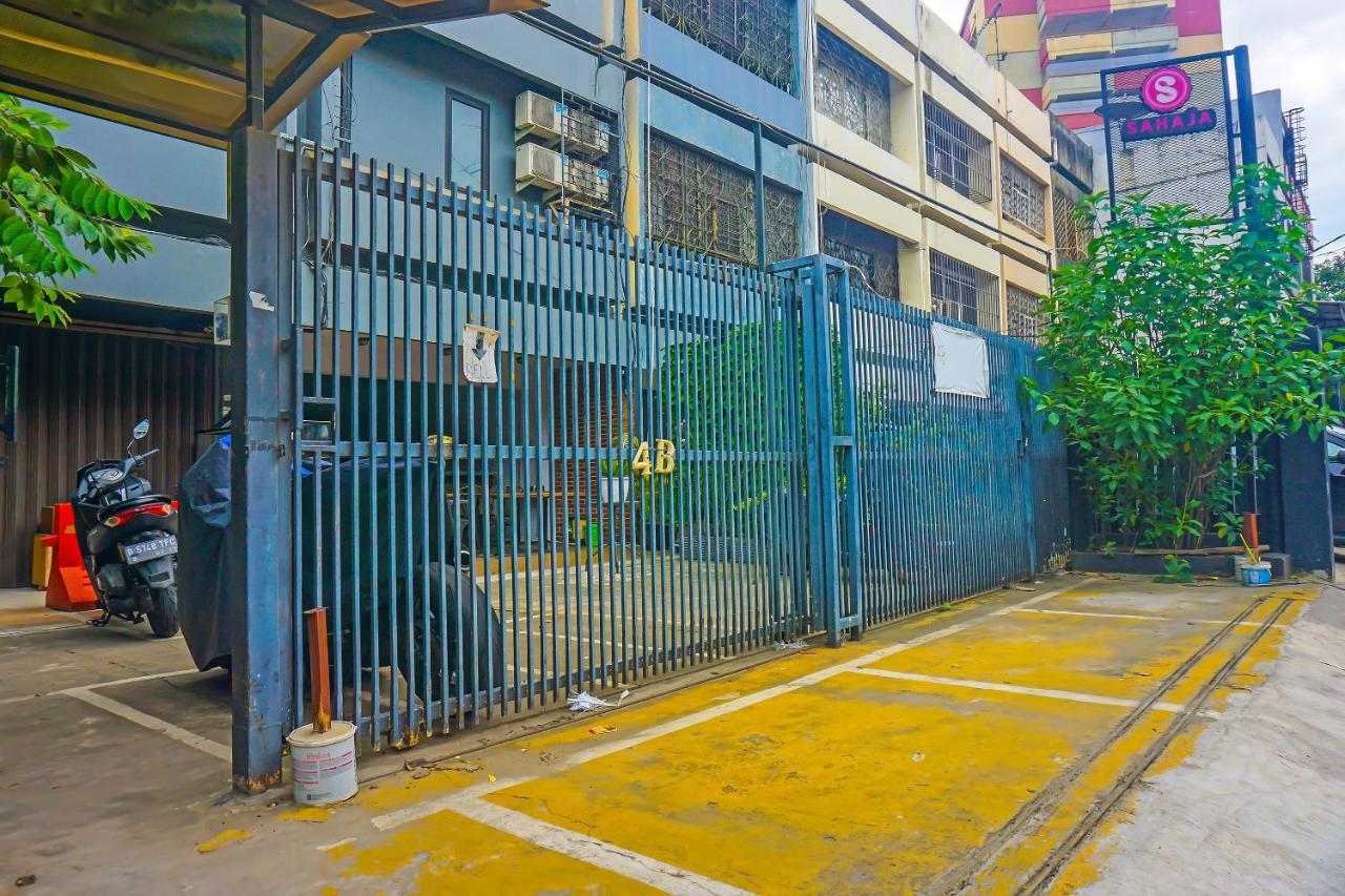 Hotel Oyo 92272 Sahaja Pasar Baru 2*