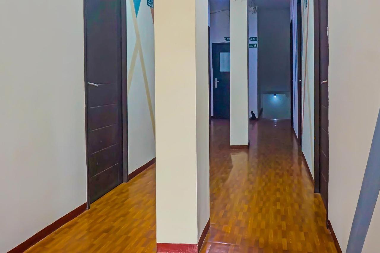 Oyo 92272 Sahaja Pasar Baru 2*