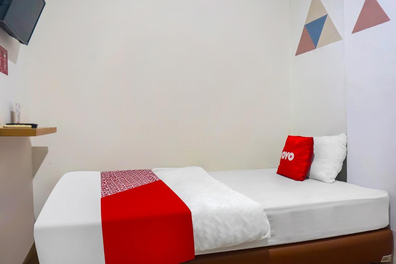Oyo 92272 Sahaja Pasar Baru 2*