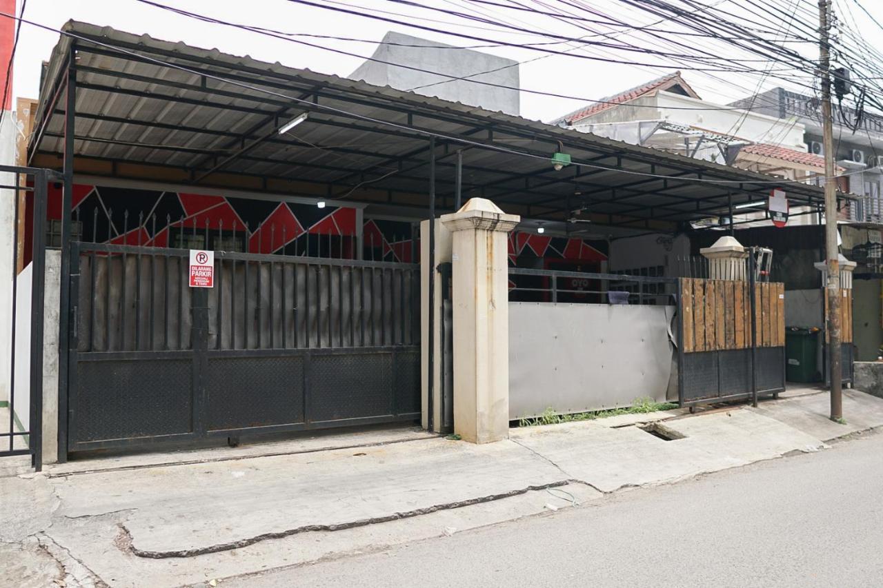 Khách sạn Cosmo Tanjung Duren Mitra Reddoorz 2*