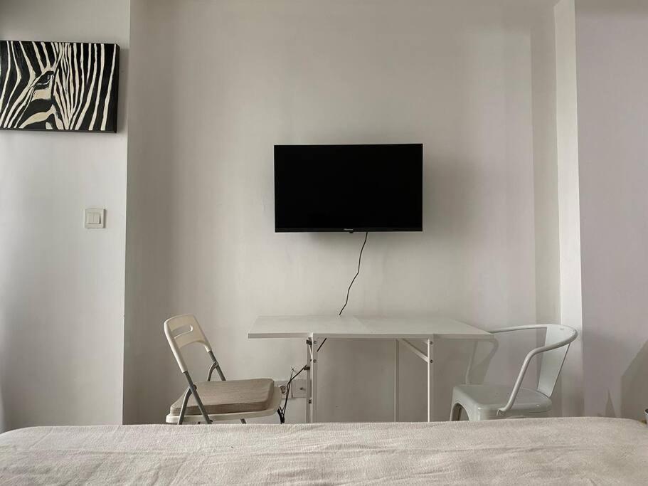 Minimalist At The Nest By Popobella Near Puri Indah West *