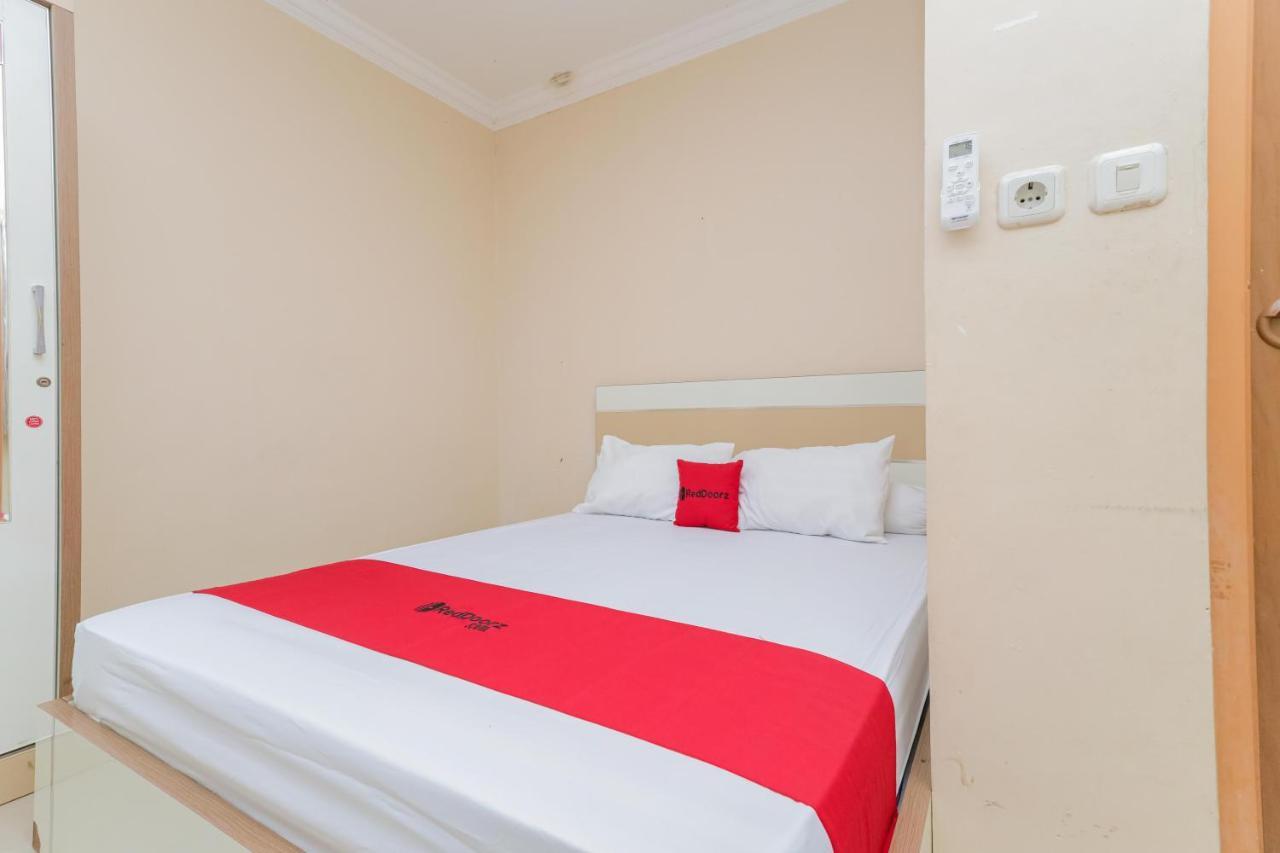 Hotel Reddoorz Syariah Near Stasiun Karet 2*
