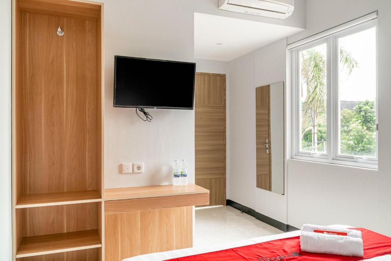 Reddoorz Near Puri Indah Lippo Mall 2 Jacarta