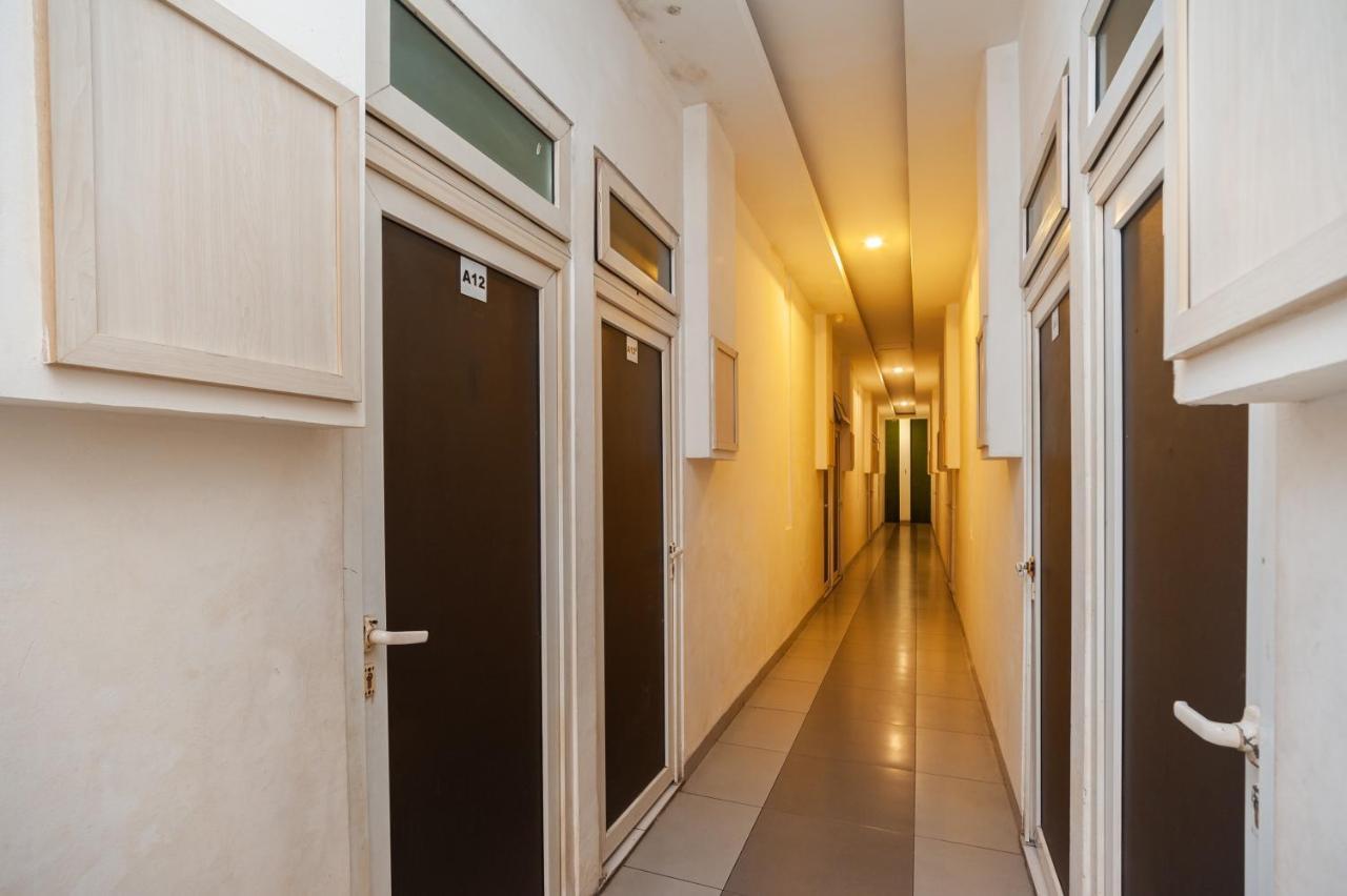 Wisma tamu Reddoorz Near Binus Anggrek 2