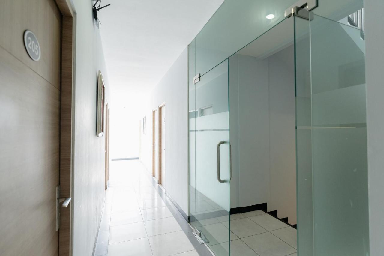 Reddoorz Near Puri Indah Lippo Mall 2