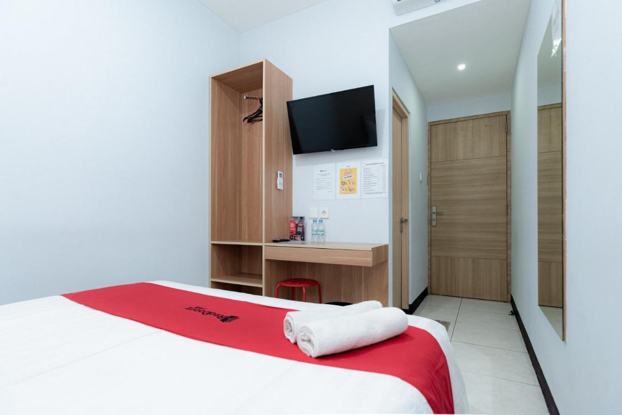 Reddoorz Near Puri Indah Lippo Mall 2
