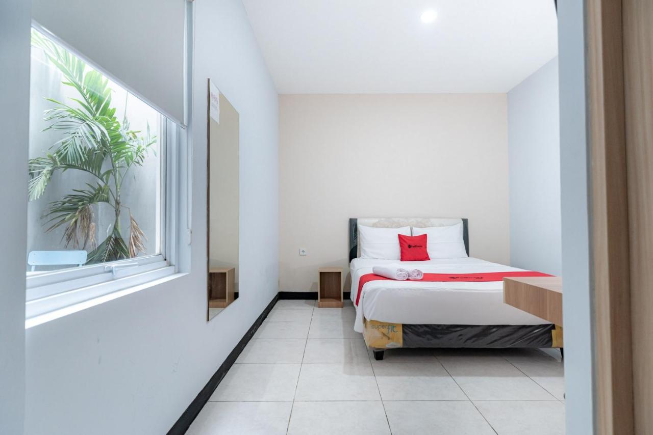 Reddoorz Near Puri Indah Lippo Mall 2