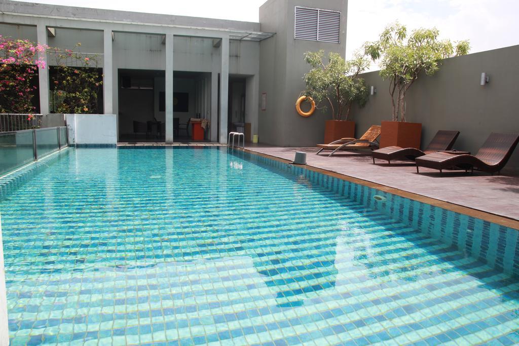 Hotel Sparks Life Jakarta, Artotel Curated 4*
