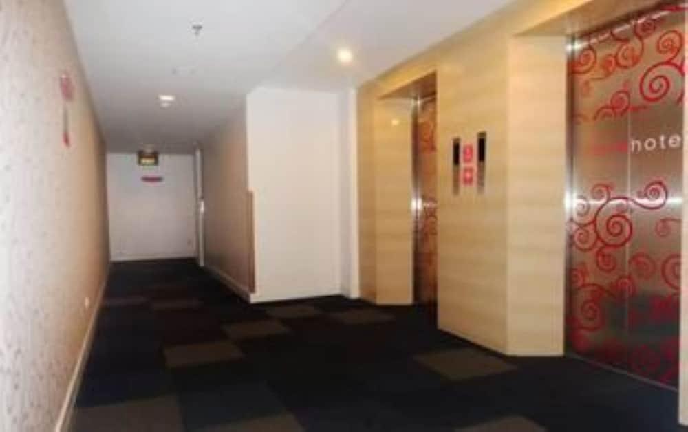 Hotel Favehotel Kelapa Gading 3*