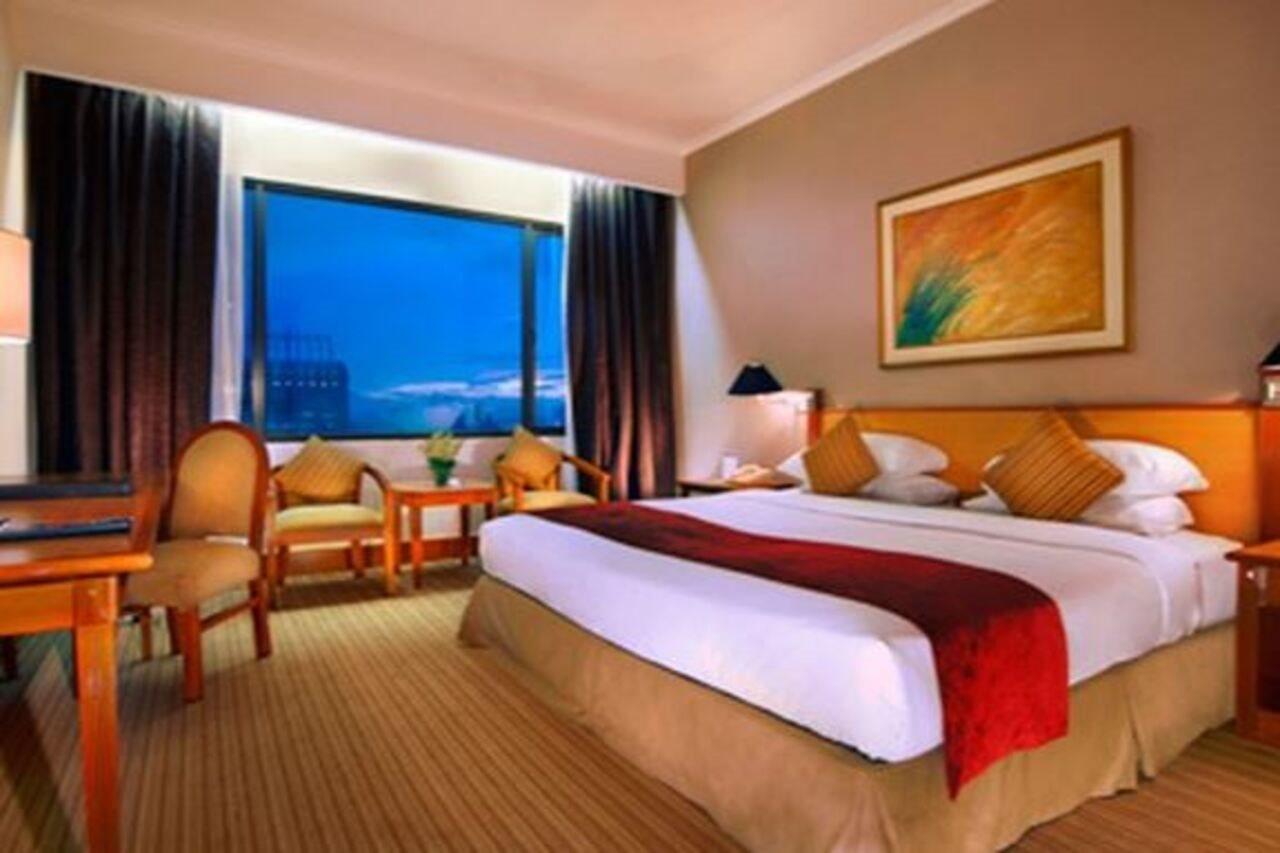 Menara Peninsula Hotel 4*