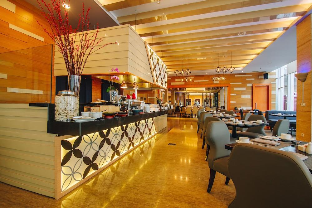 Js Luwansa & Convention Center Hotel 4*