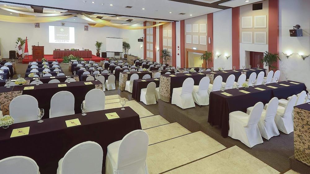 Hotel Jayakarta 4*