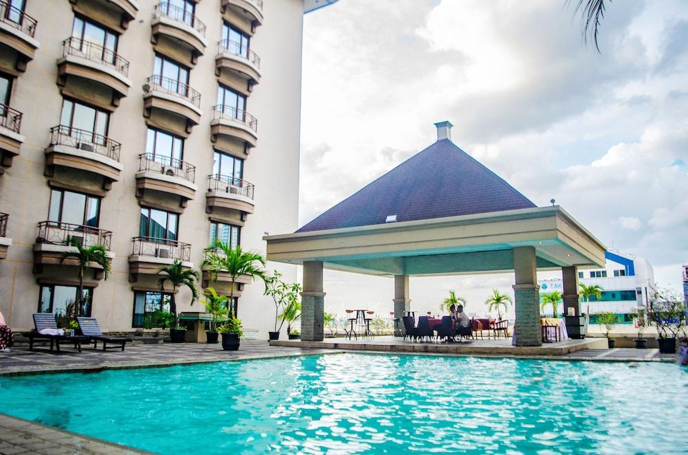 Mega Anggrek Slipi Hotel 3*