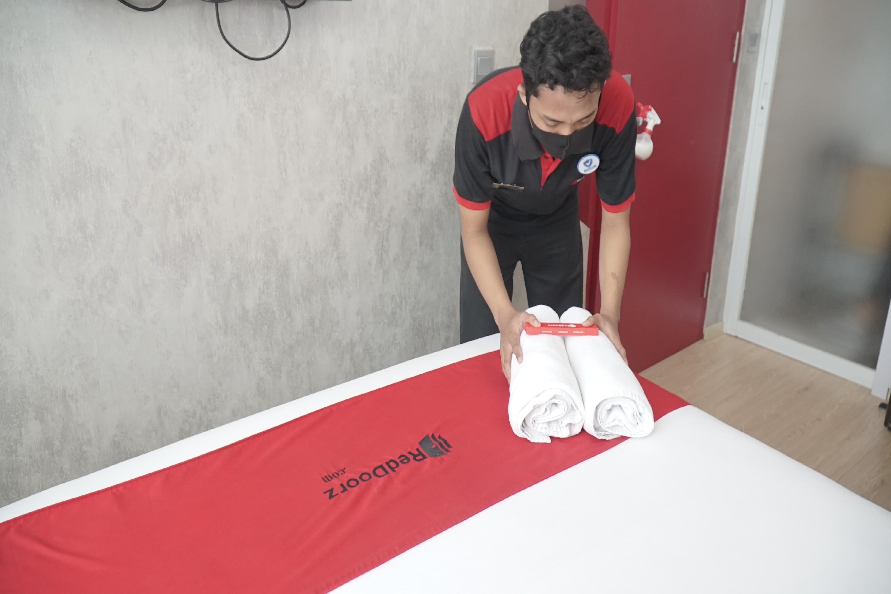 Reddoorz Premium Near Rs Indah Jakarta