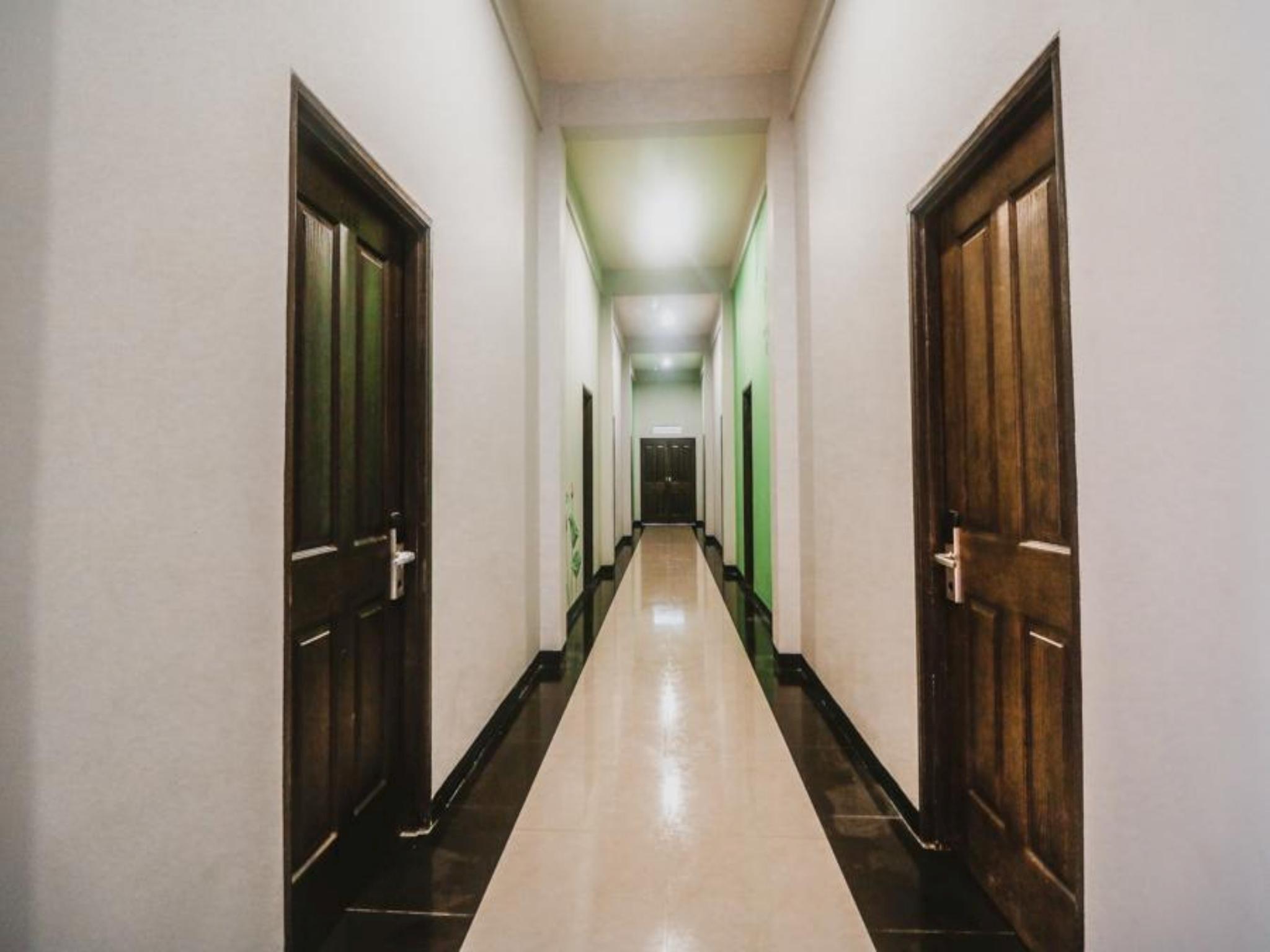 Nhà khách Reddoorz Near Mall Slipi Jaya Jakarta