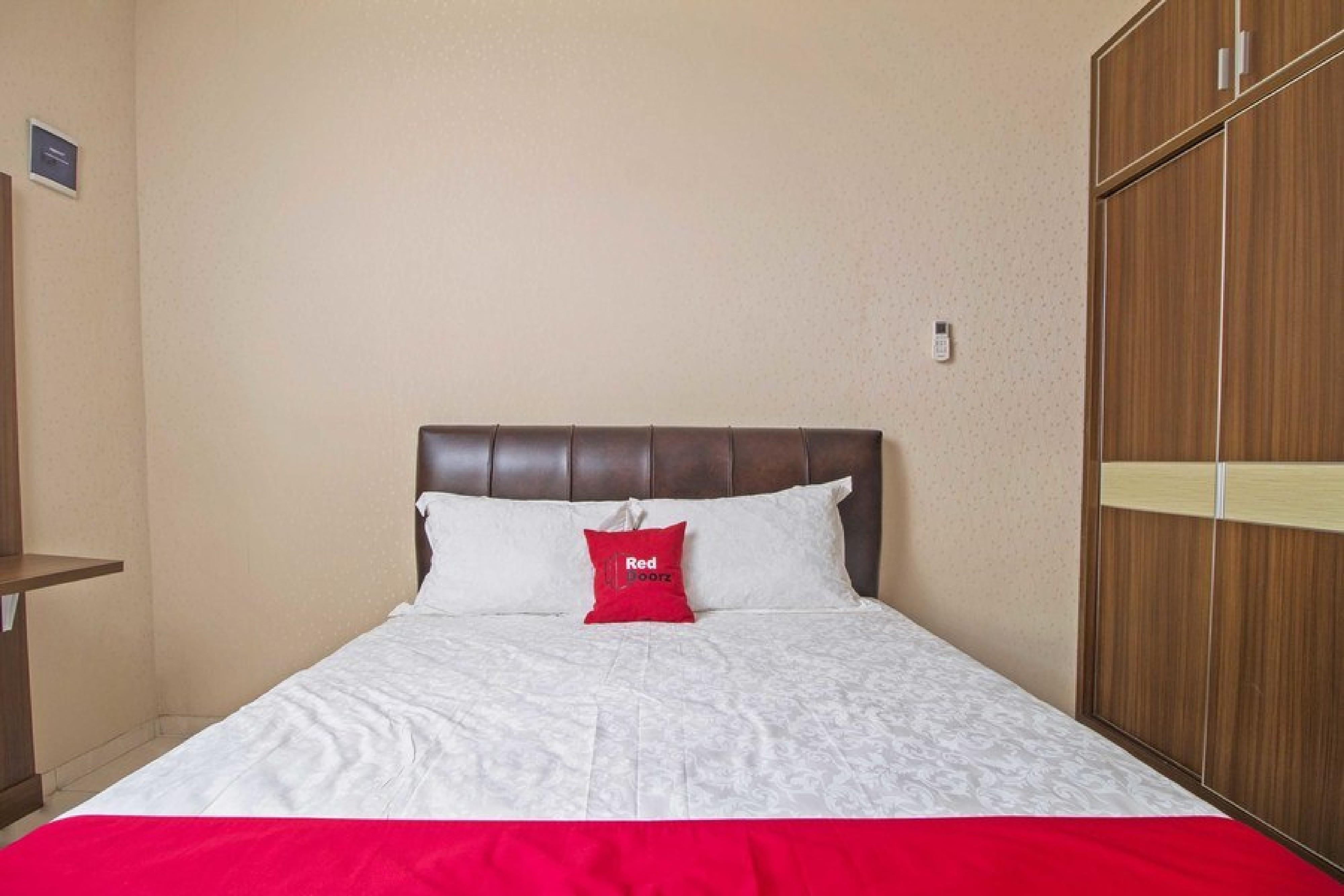 Guest house Reddoorz Syariah Near Mercu Buana Jakarta