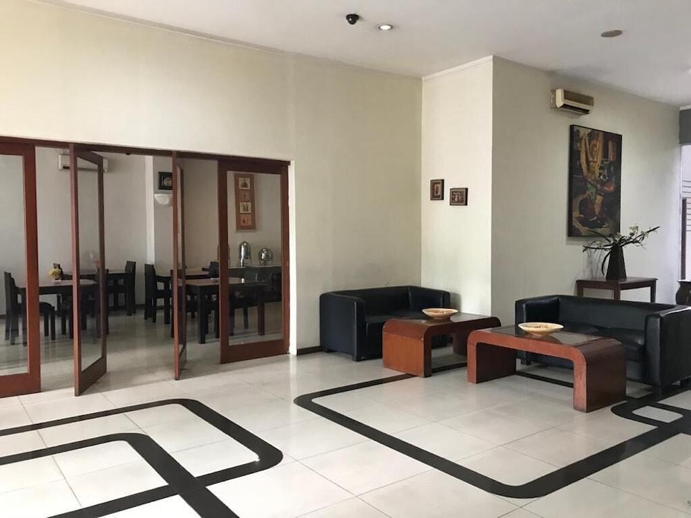 N * Jakarta