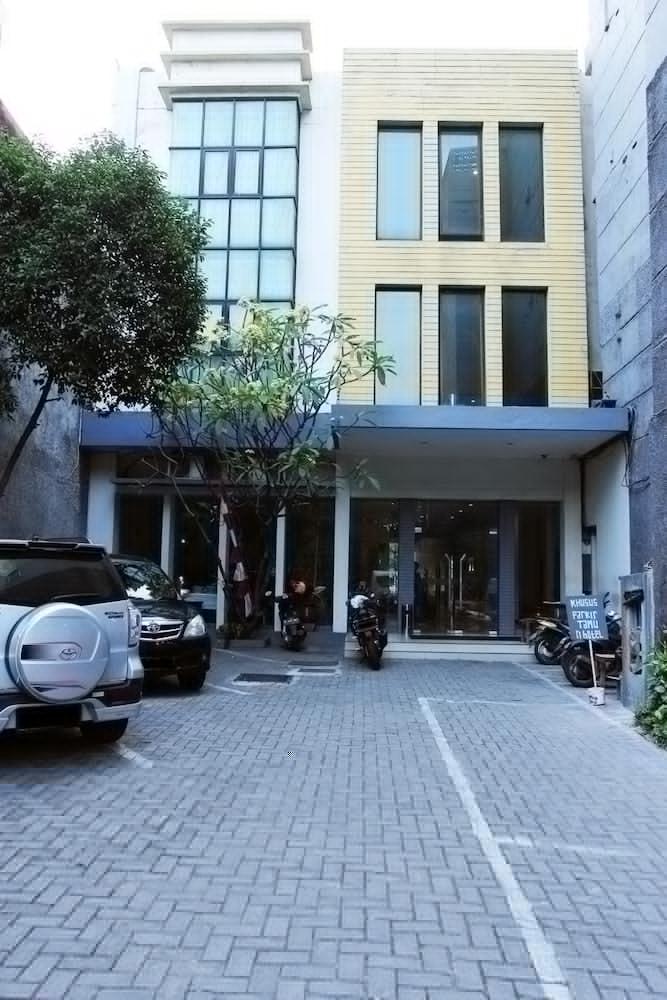 Hotel N *