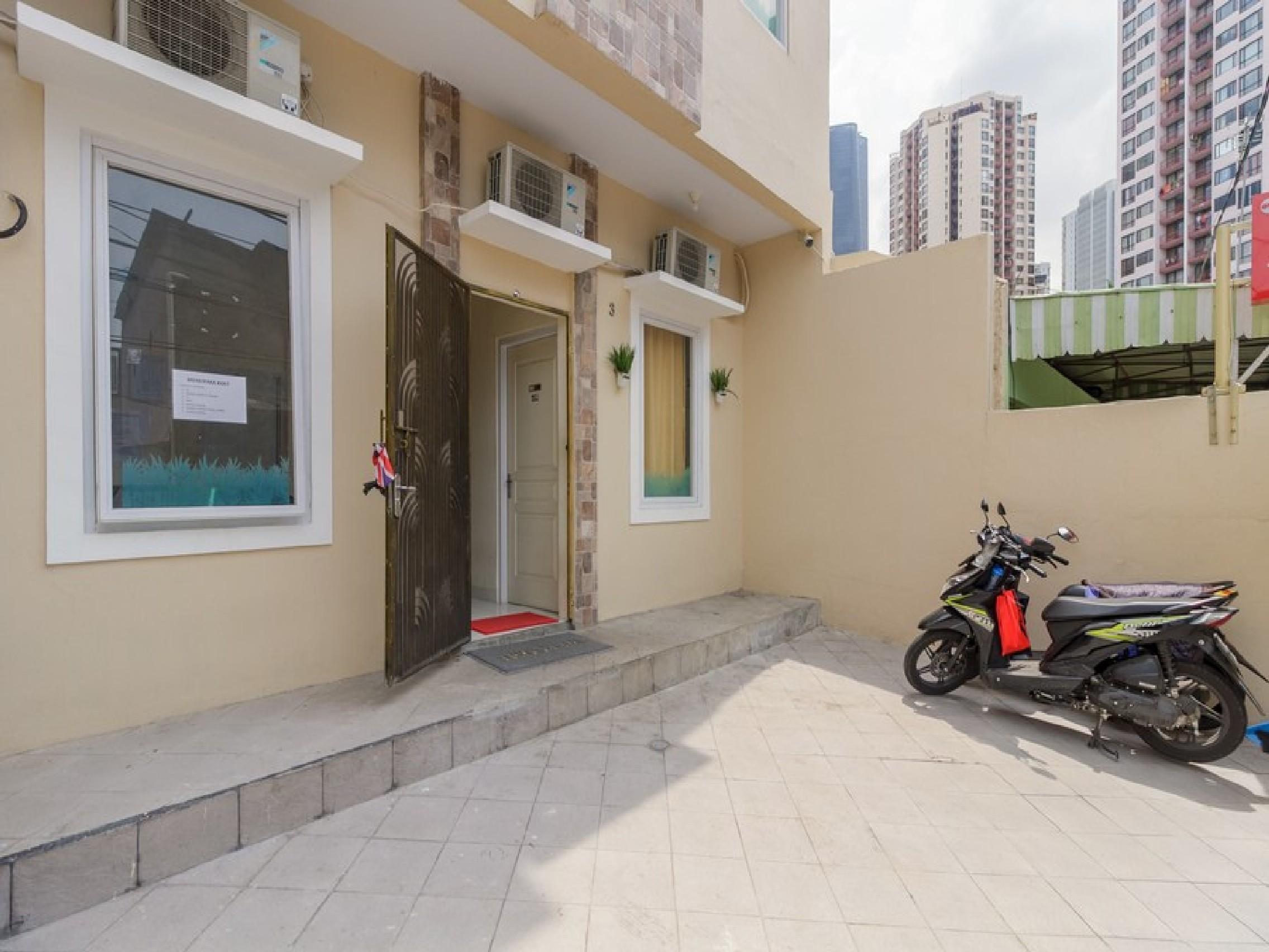 Nhà khách Reddoorz Near Taman Rasuna Menteng