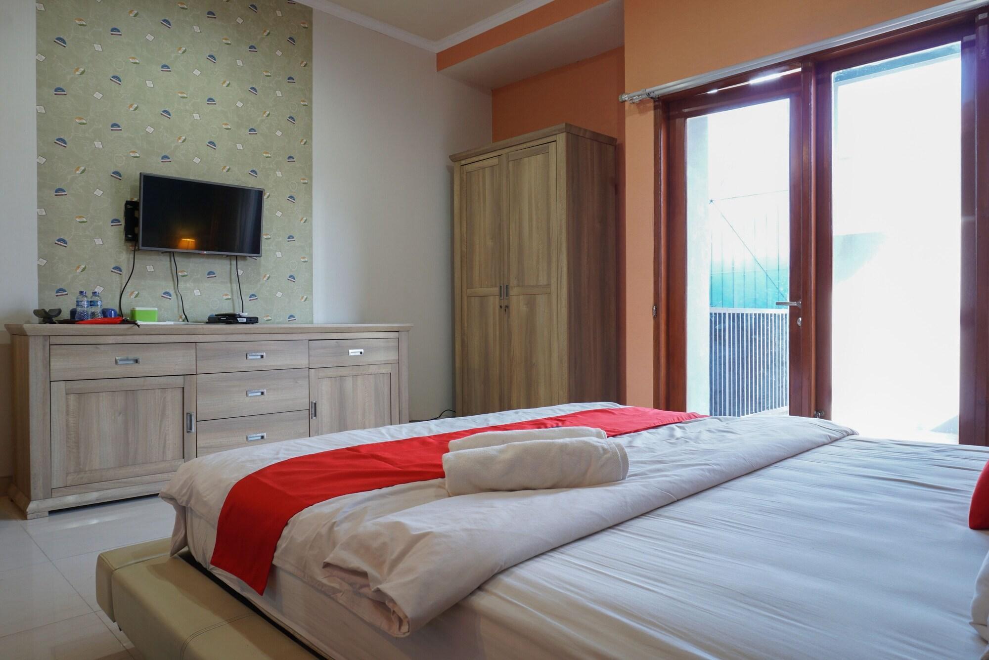 Reddoorz Near Kemang Square 2*