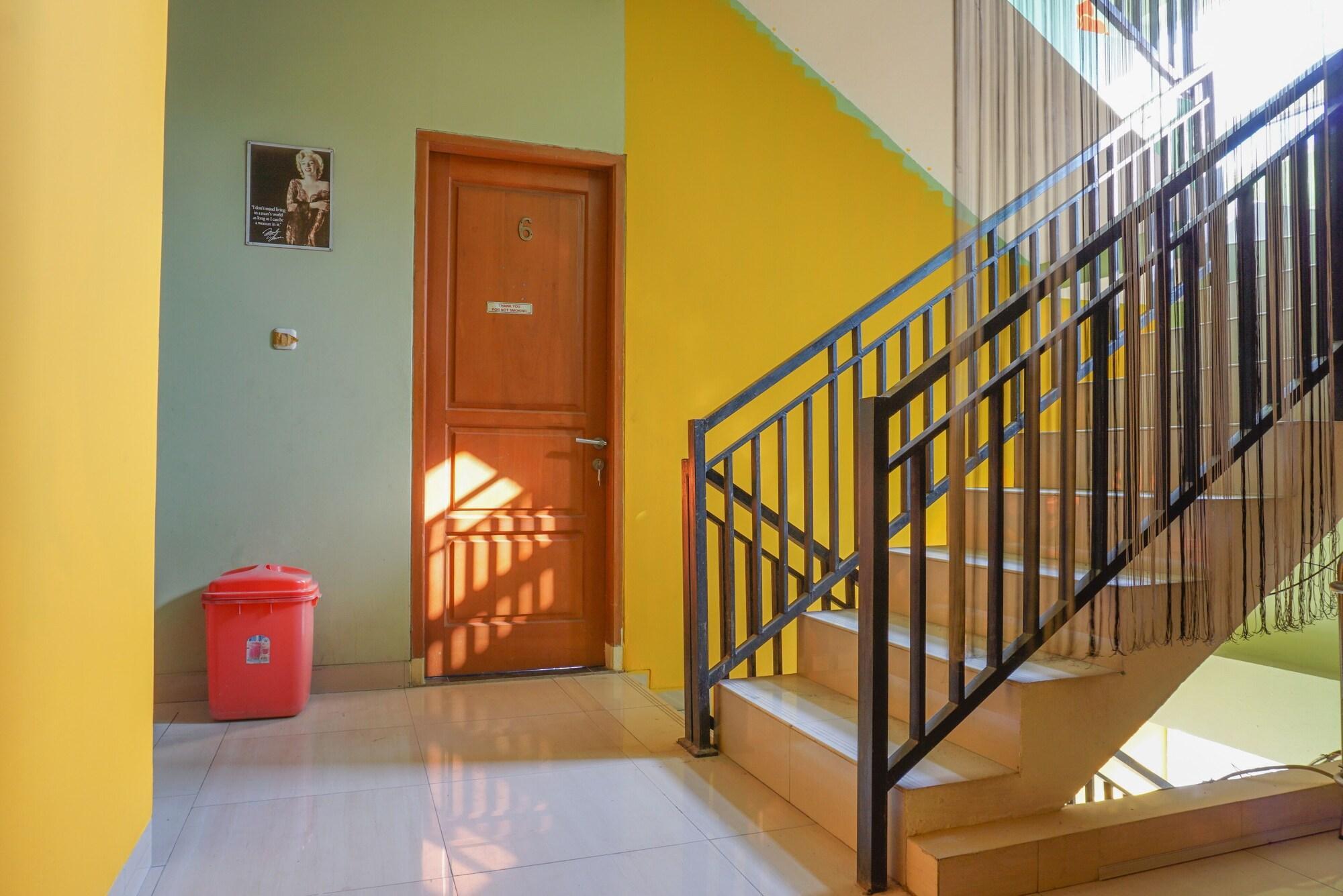 Guest house Reddoorz Near Kemang Square Jakarta