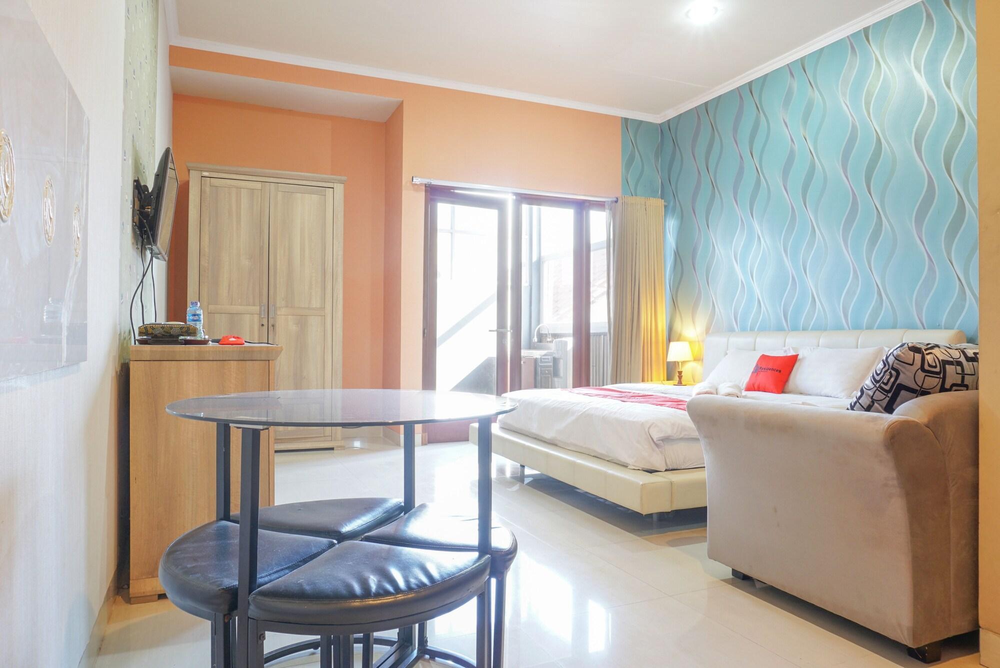 Guest house Reddoorz Near Kemang Square