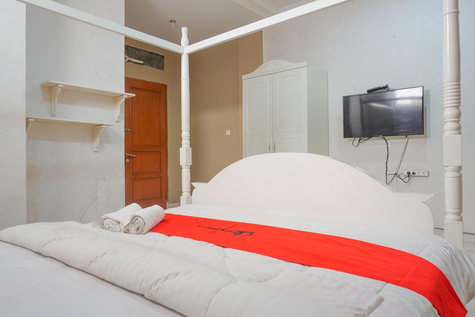 Guest house Reddoorz Near Kemang Square