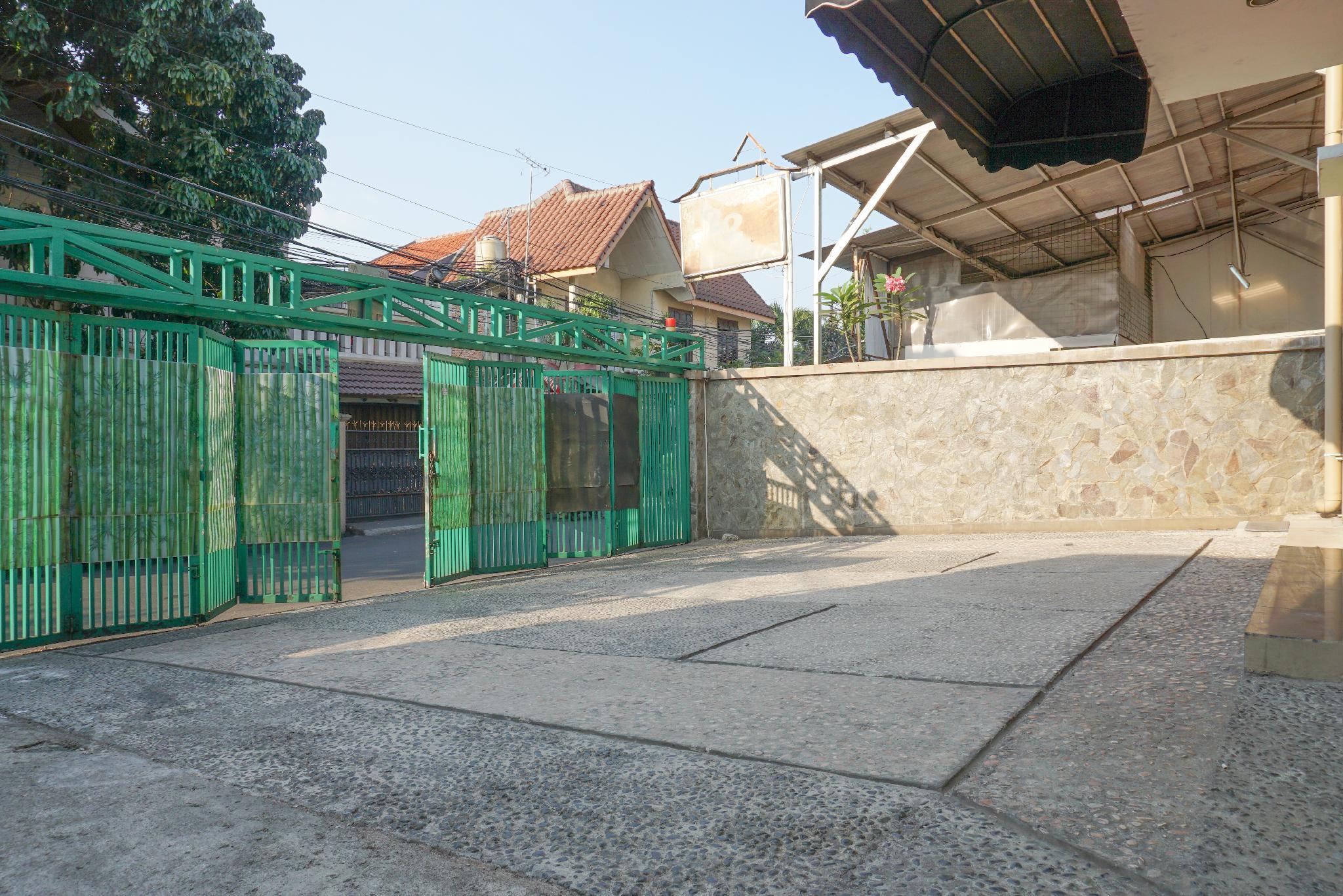 Reddoorz Near Kemang Square Guest house Jakarta