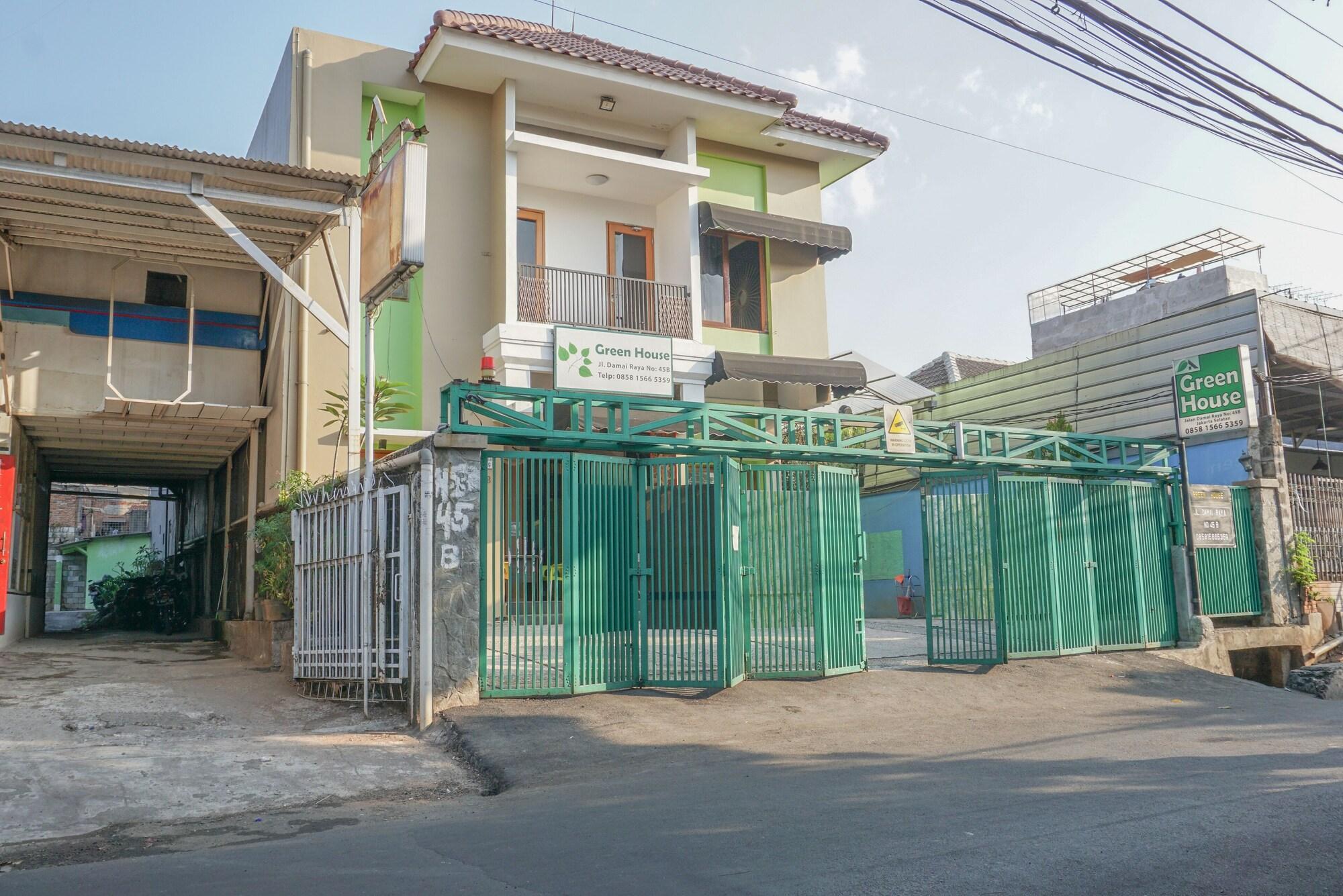 Guest house Reddoorz Near Kemang Square