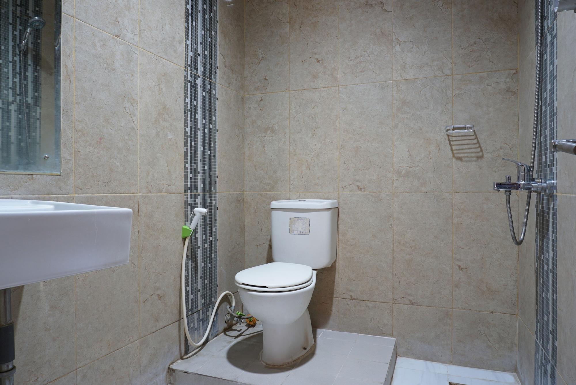 Guest house Reddoorz Near Kemang Square