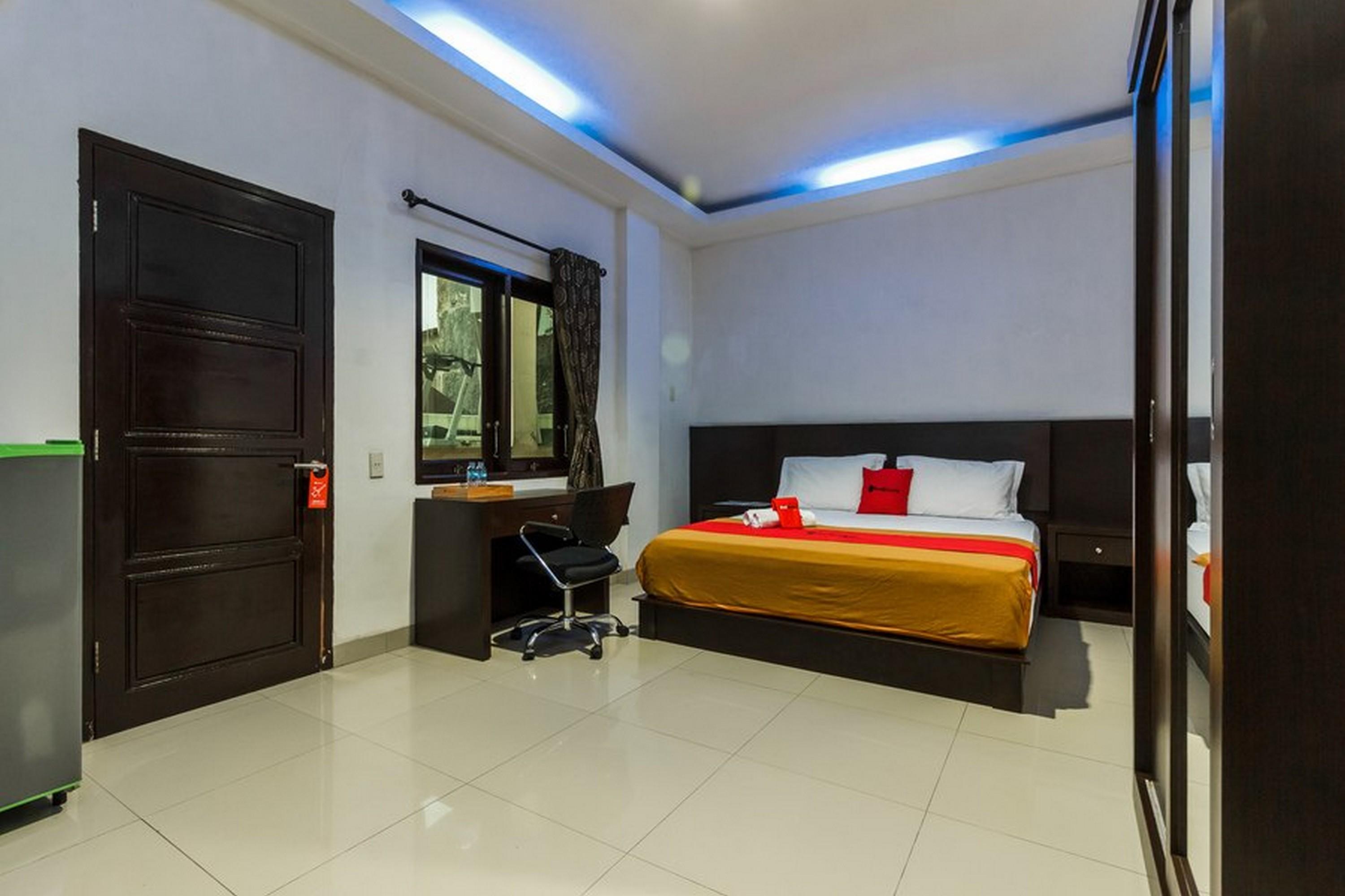 Reddoorz Premium @ Ampera Raya 2 Rumah tetamu 3*