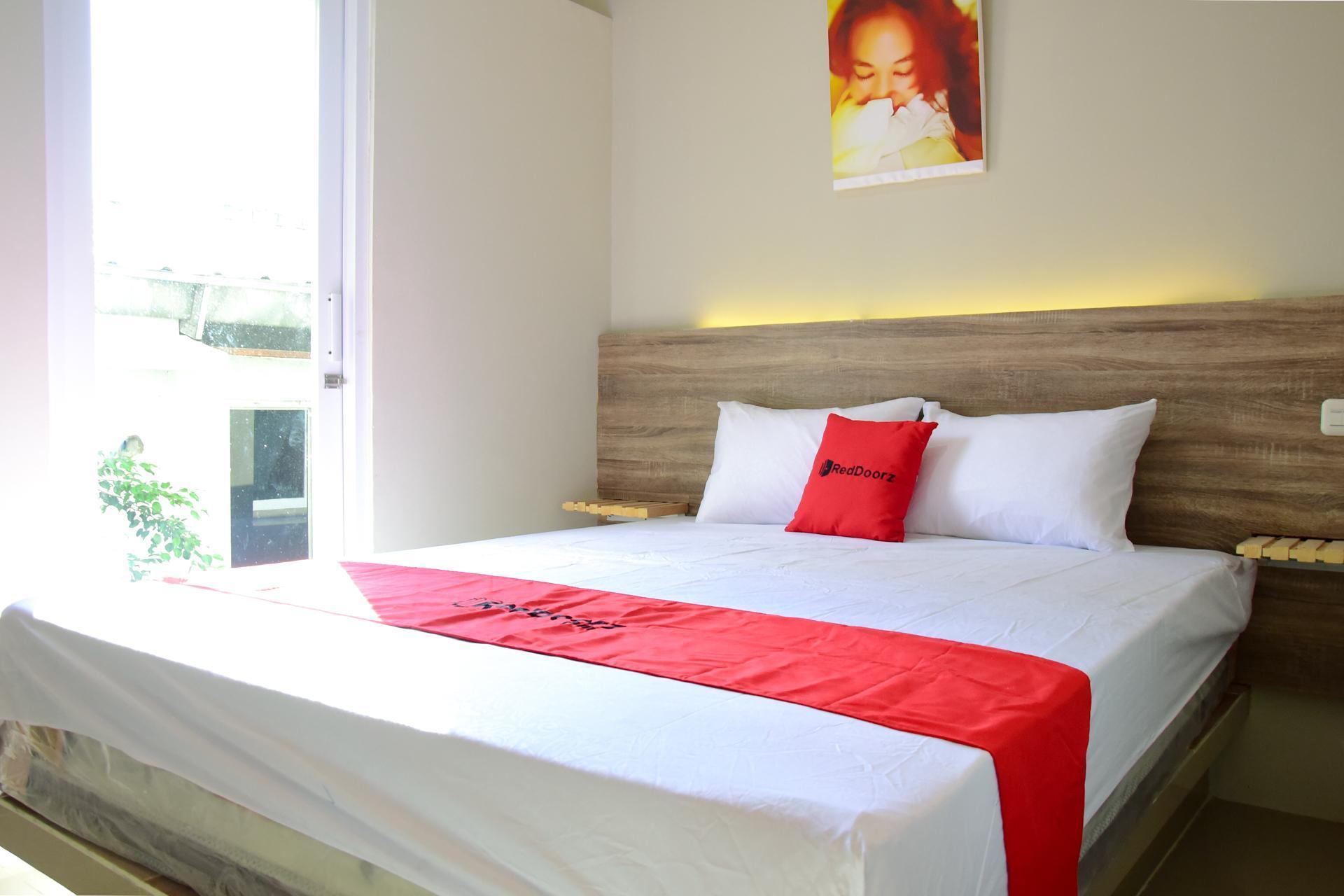Reddoorz Near Mangga Dua Square