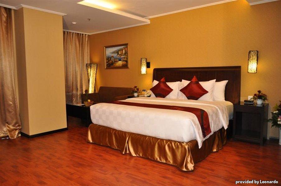 Western Mangga Dua & Hotel 4*