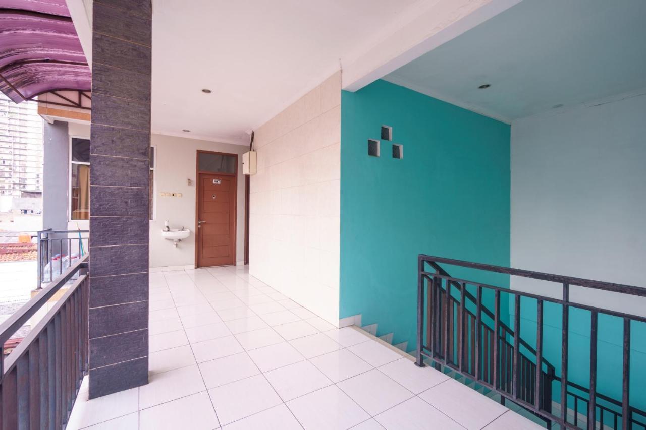 Oyo 93092 Griya Kuningan Hotel 2*