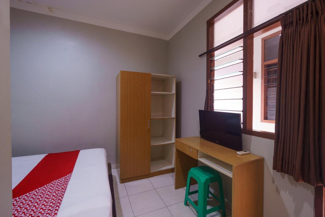 Oyo 93092 Griya Kuningan Hotel 2*