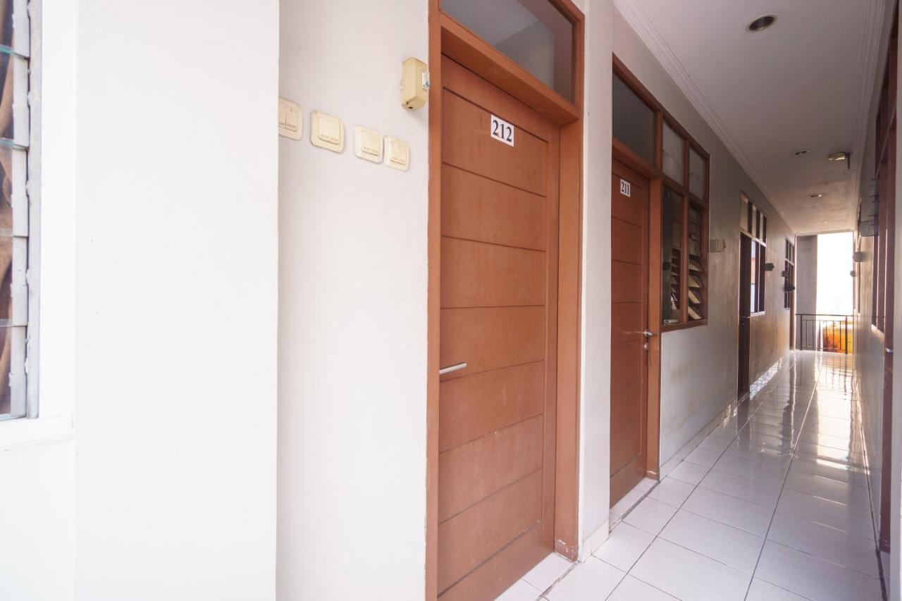 Oyo 93092 Griya Kuningan Jakarta