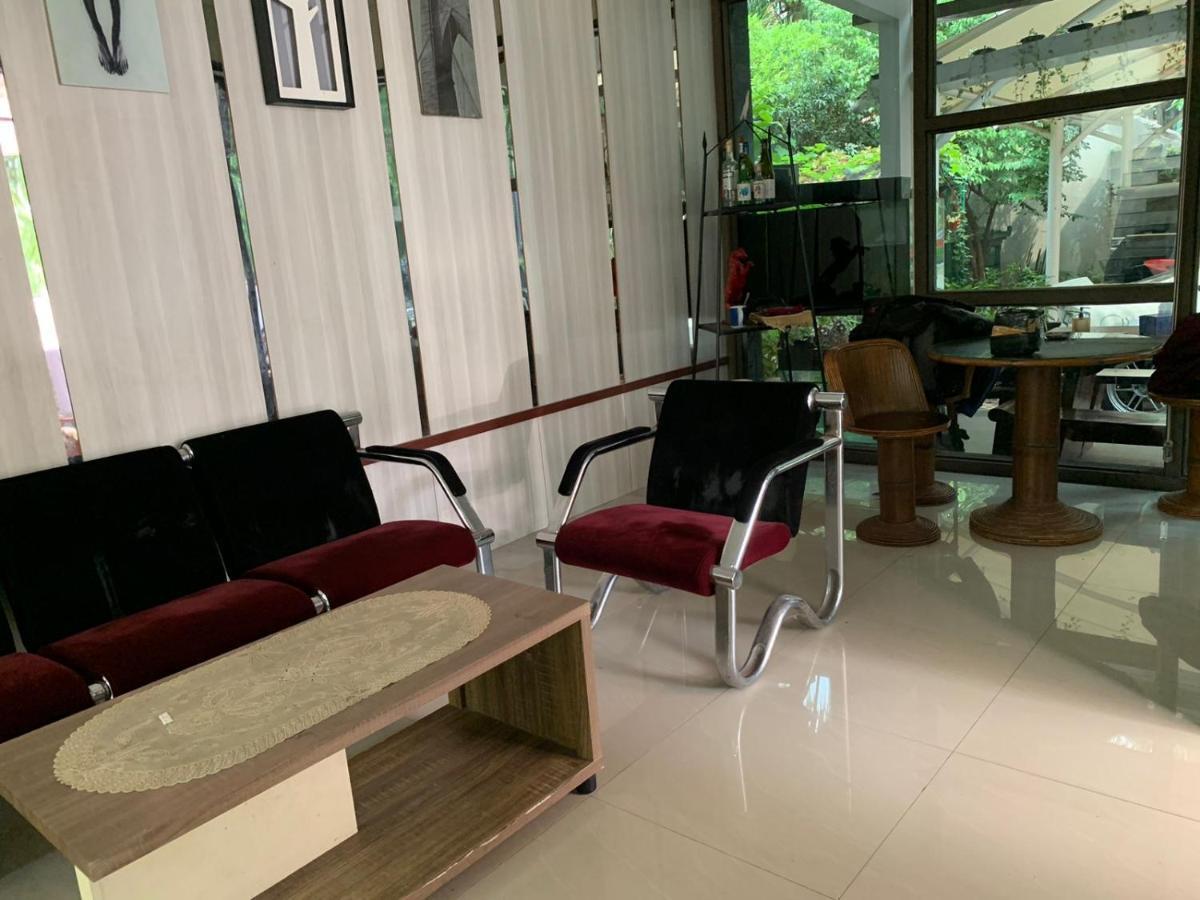 Hotel Oyo 93145 Pondok Alam Syariah Jakarta